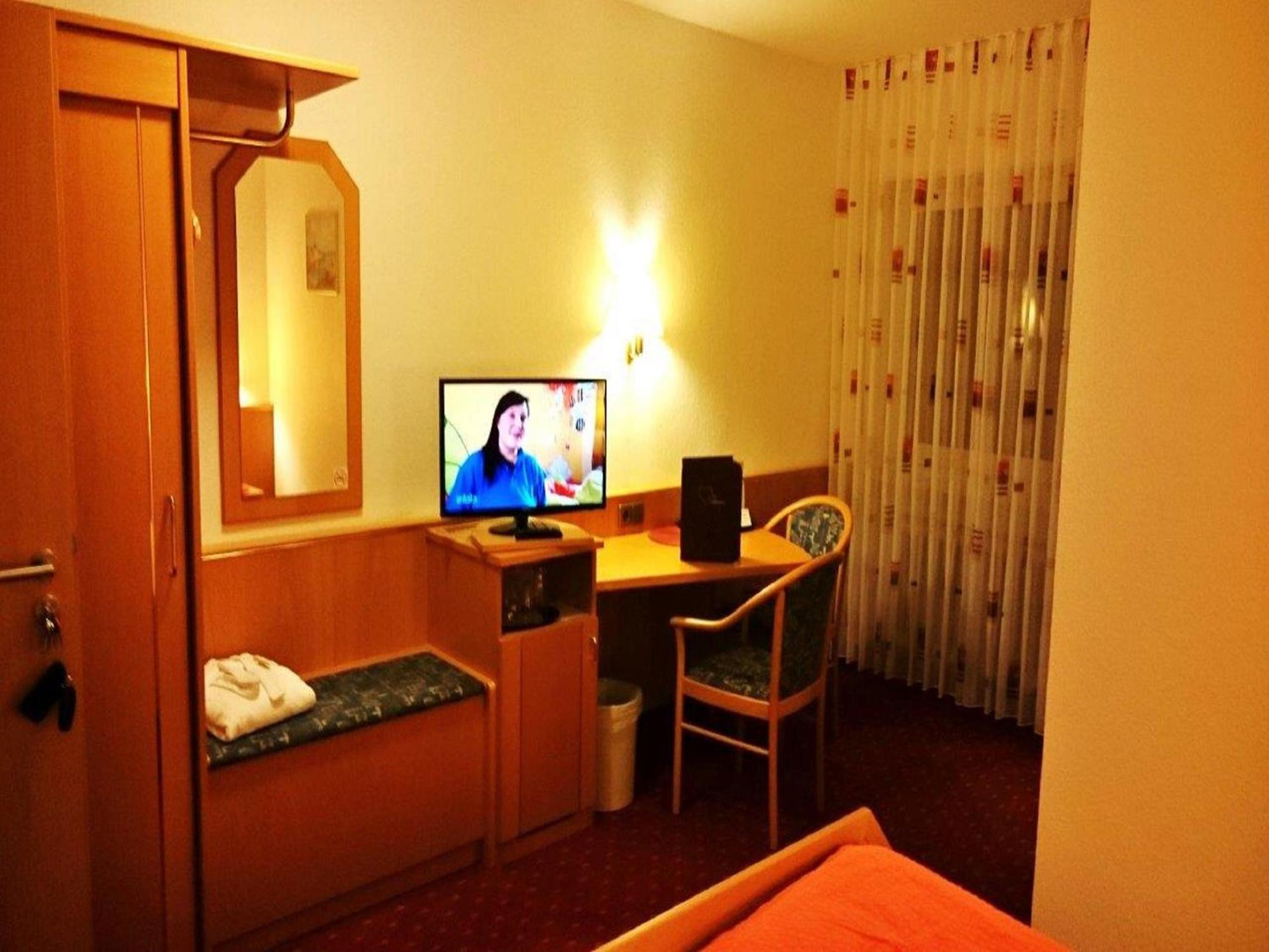 Hotel Goldbaechel Wachenheim an der Weinstrasse Luaran gambar