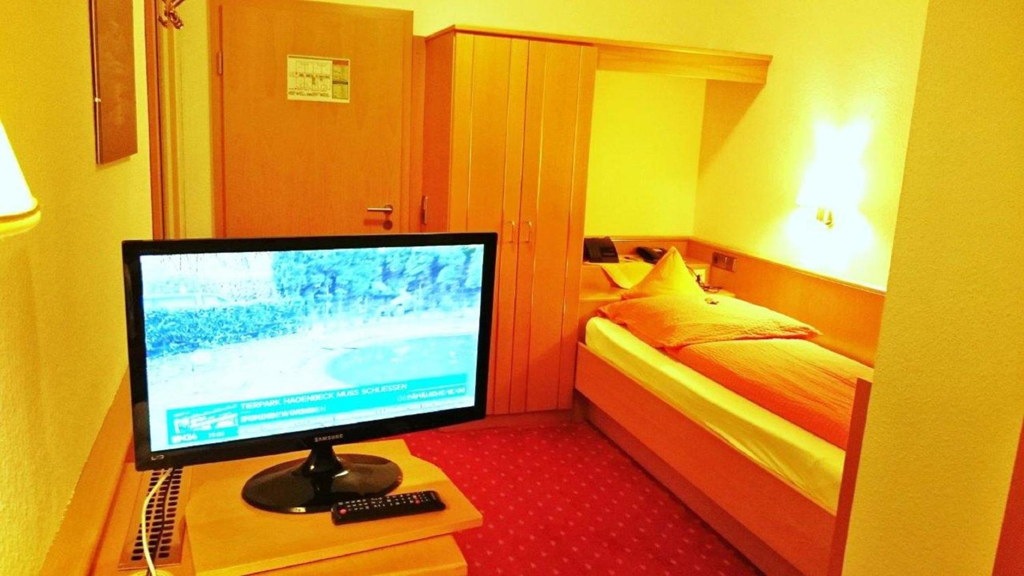 Hotel Goldbaechel Wachenheim an der Weinstrasse Luaran gambar