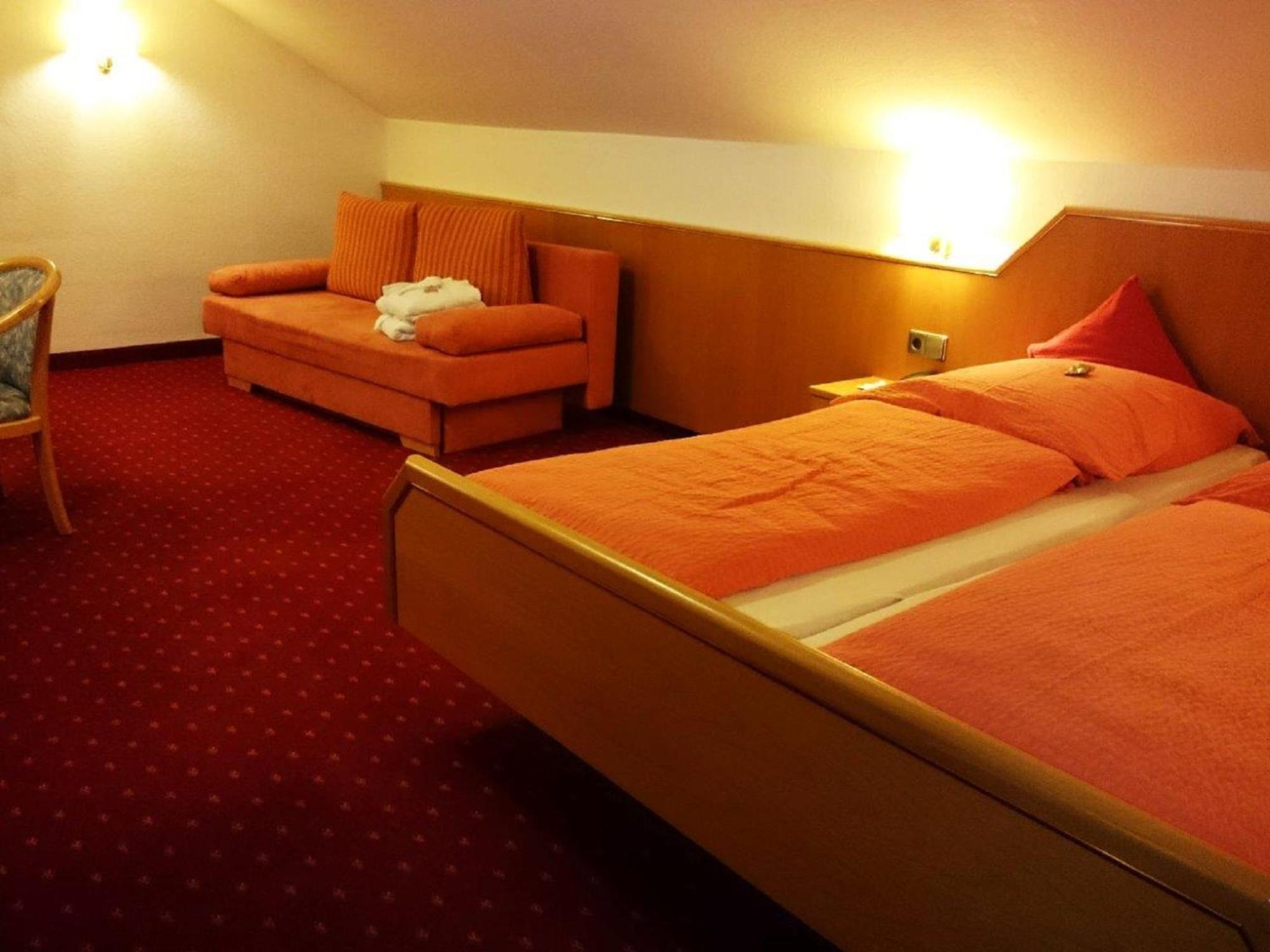 Hotel Goldbaechel Wachenheim an der Weinstrasse Luaran gambar