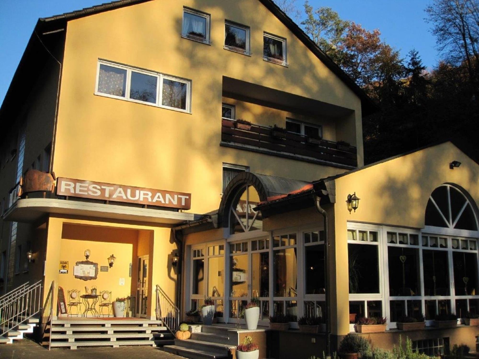 Hotel Goldbaechel Wachenheim an der Weinstrasse Luaran gambar
